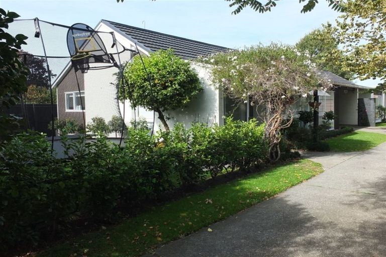 Photo of property in 1/10 Jamell Place, Avonhead, Christchurch, 8042