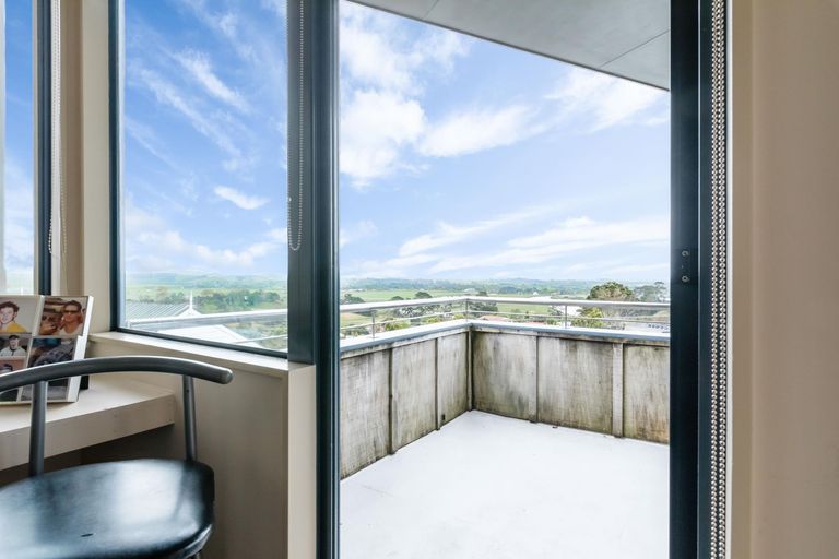 Photo of property in 3/32 Hand Road, Helensville, 0800