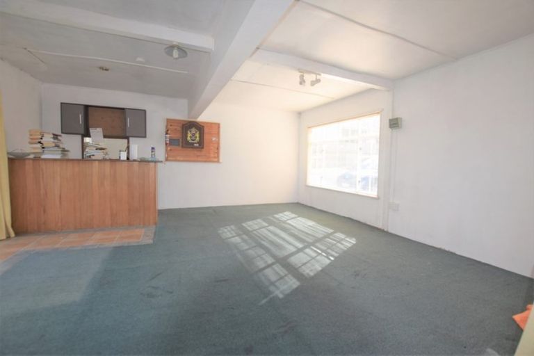 Photo of property in 6 Strid Road, Te Atatu South, Auckland, 0610