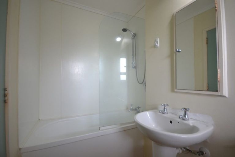 Photo of property in 52u4 Russell Terrace, Berhampore, Wellington, 6023