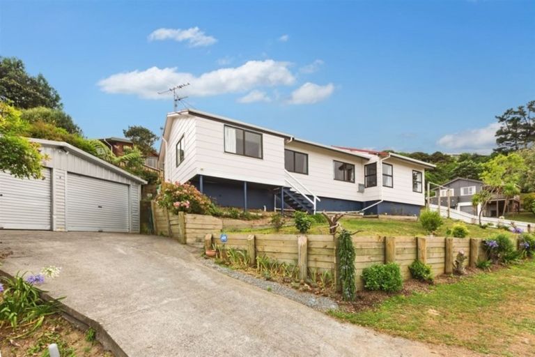 Photo of property in 2 Garboard Lane, Whitby, Porirua, 5024