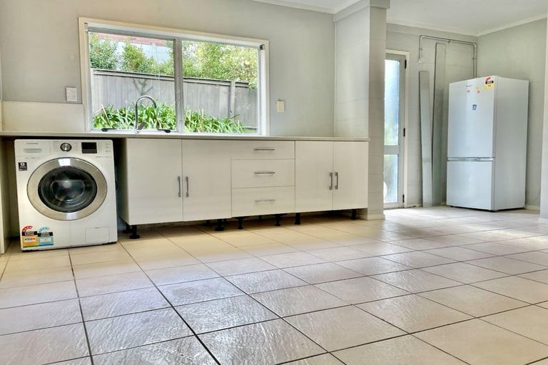 Photo of property in 787 East Coast Road, Northcross, Auckland, 0630