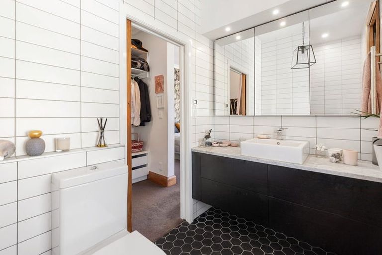 Photo of property in 68 Brougham Street, Mount Victoria, Wellington, 6011