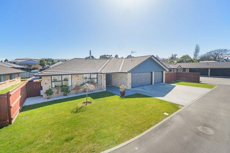 Photo of property in 2a Galea Grove, Kelvin Grove, Palmerston North, 4414