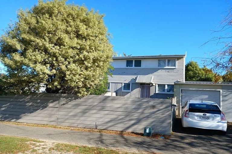 Photo of property in 28 Farnham Avenue, Highbury, Palmerston North, 4412