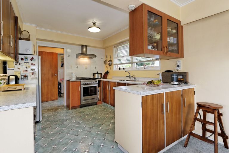 Photo of property in 2 Hilling Street, Titirangi, Auckland, 0604