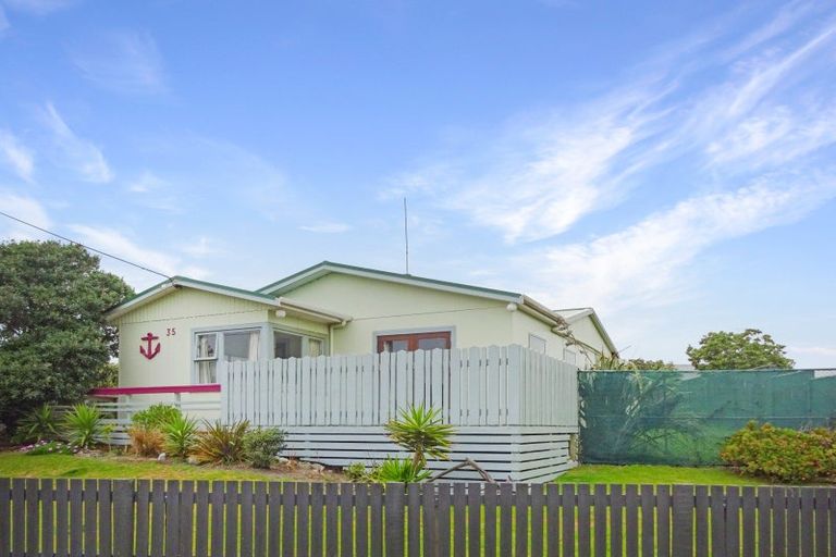 Photo of property in 35 Ruanui Street, Himatangi Beach, Foxton, 4891
