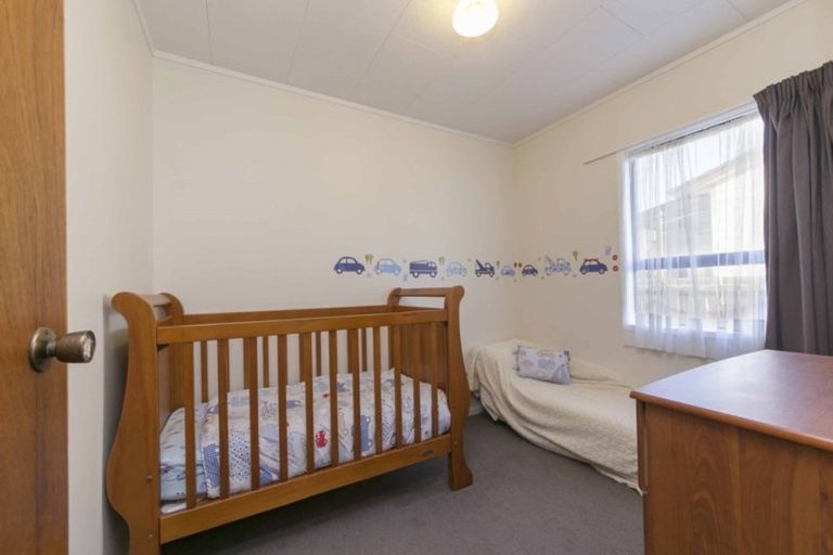 Photo of property in 6 Katrina Place, Massey, Auckland, 0614