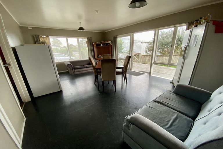 Photo of property in 1 Hill Crescent, Papakura, 2110