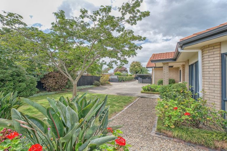 Photo of property in 8 Morewa Place, Takanini, 2112