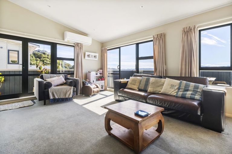 Photo of property in 78d Queens Drive, Lyall Bay, Wellington, 6022