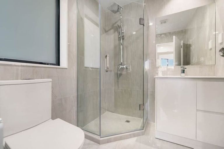 Photo of property in 5 Liban Place, Massey, Auckland, 0614