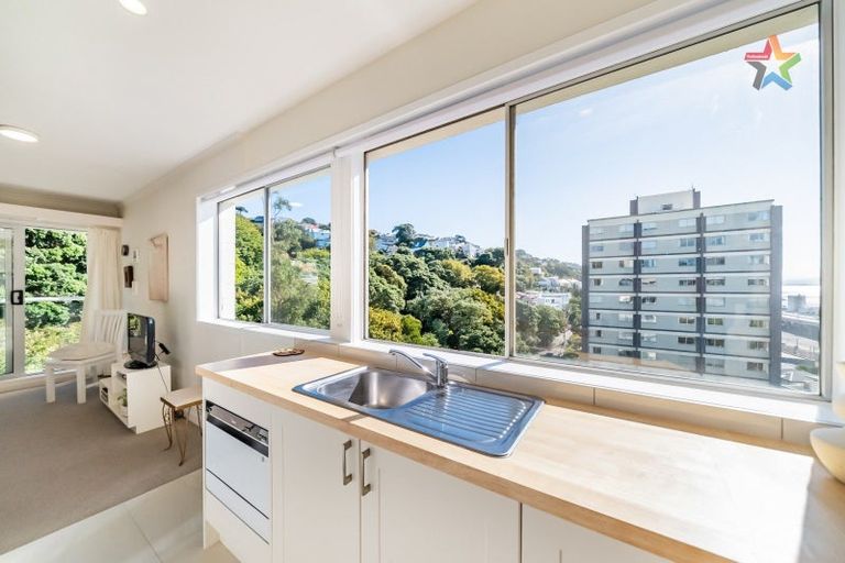 Photo of property in Grosvenor Flats, 19 Cottleville Terrace, Thorndon, Wellington, 6011