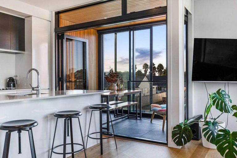 Photo of property in Frank Sargeson Apts, 505/80 Anzac Street, Takapuna, Auckland, 0622