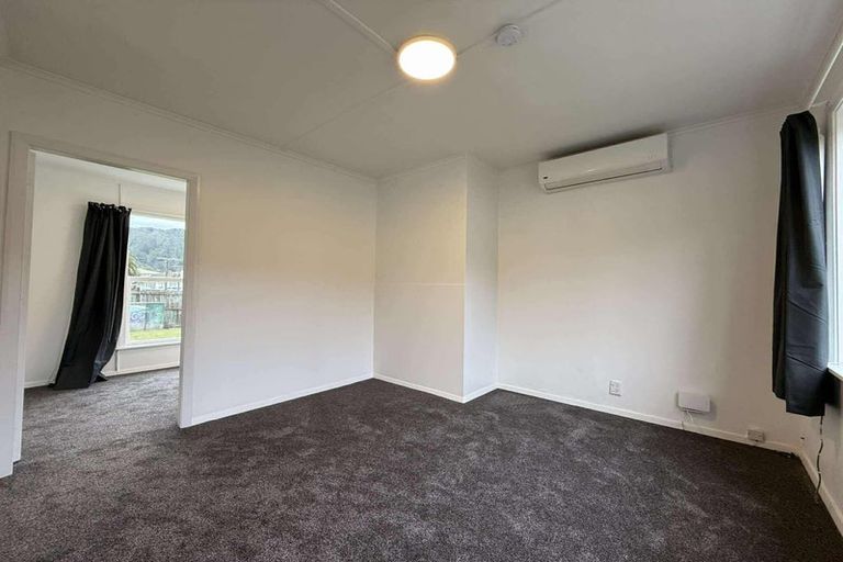Photo of property in 11 Wainhouse Street, Stokes Valley, Lower Hutt, 5019