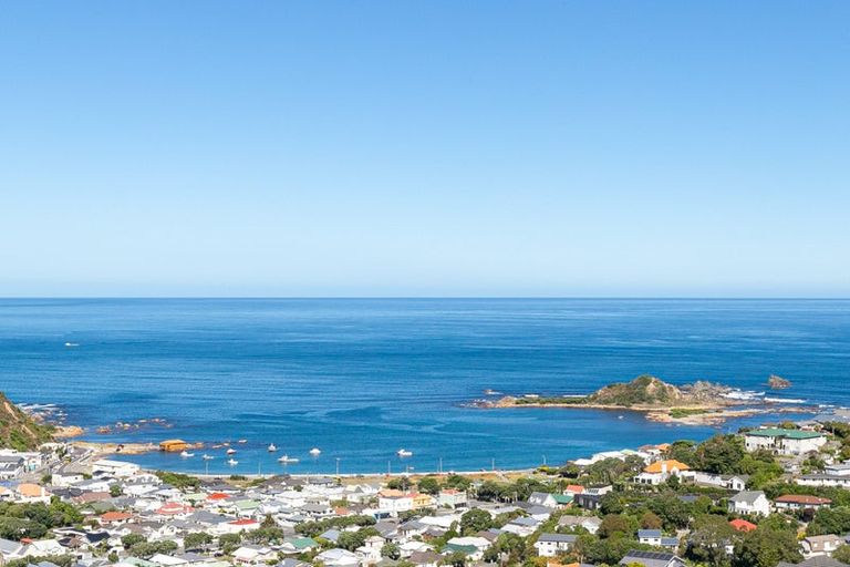 Photo of property in 15b Dargle Way, Island Bay, Wellington, 6023