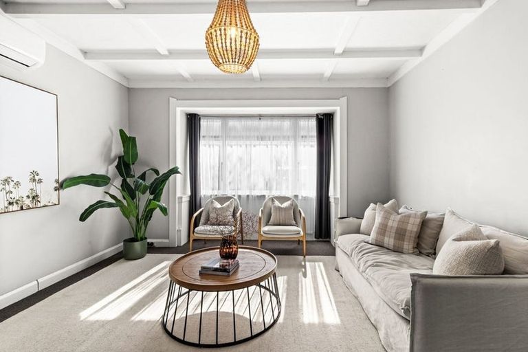 Photo of property in 15 Taradale Road, Marewa, Napier, 4110