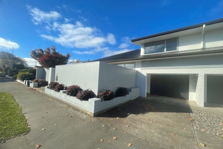 Photo of property in 150 Straven Road, Fendalton, Christchurch, 8014