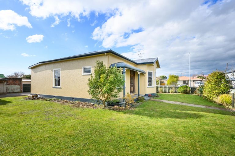 Photo of property in 17 Douglas Street, West End, Palmerston North, 4412