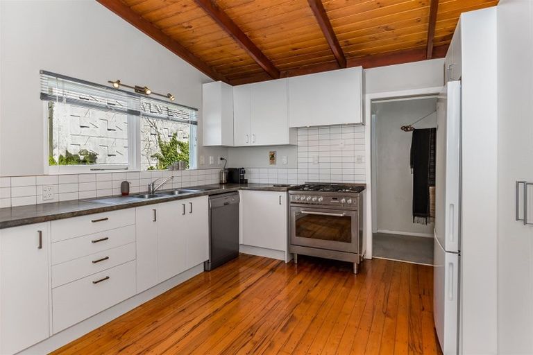 Photo of property in 14 Tensing Place, Khandallah, Wellington, 6035