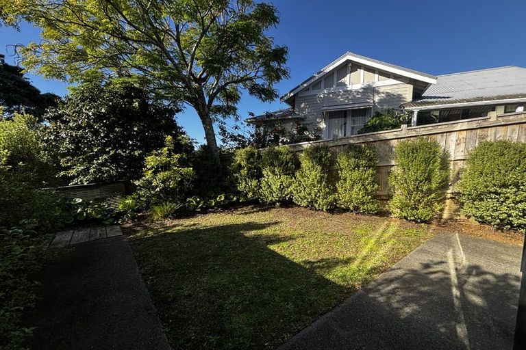 Photo of property in 30a Waiwaka Terrace, Strandon, New Plymouth, 4312
