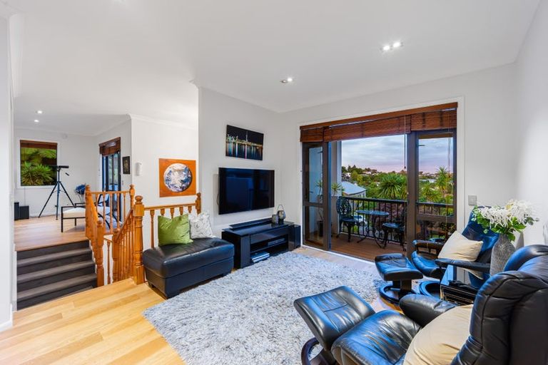 Photo of property in 36 Woodridge Avenue, Northcross, Auckland, 0630
