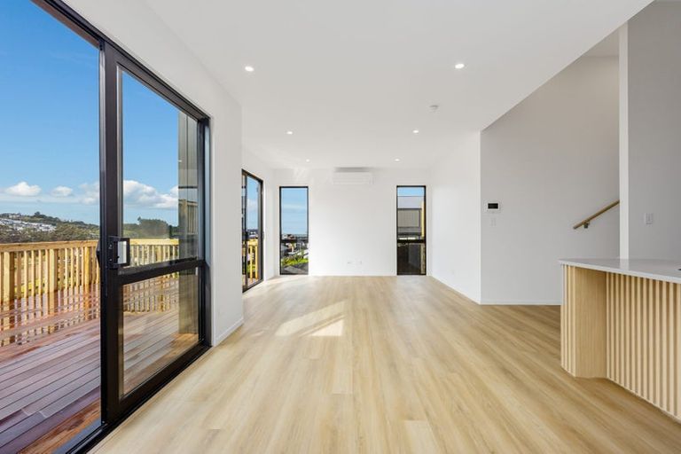Photo of property in 24 Kikorangi Drive, Wainui, 0992