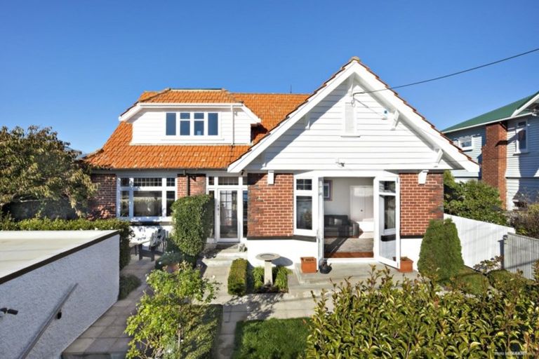 Photo of property in 17 Overtoun Terrace, Hataitai, Wellington, 6021