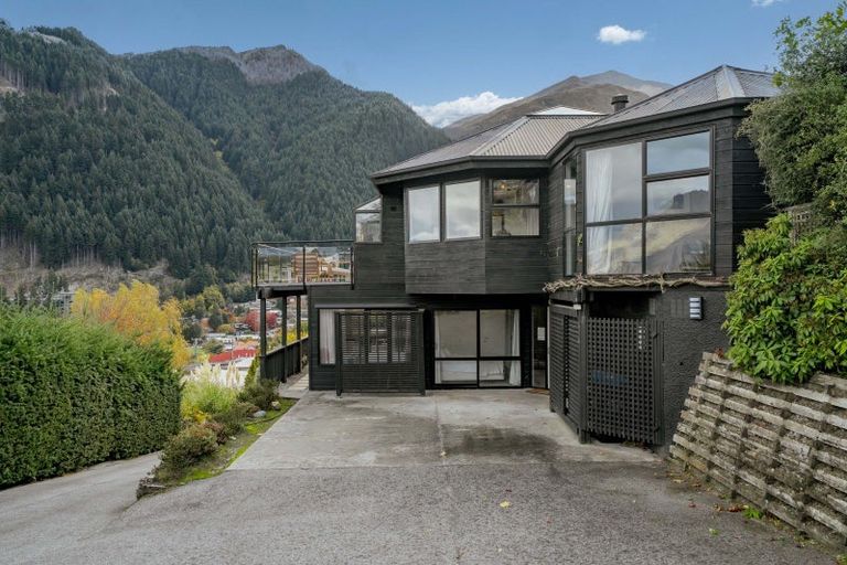 Photo of property in 13 Malaghan Street, Queenstown, 9300