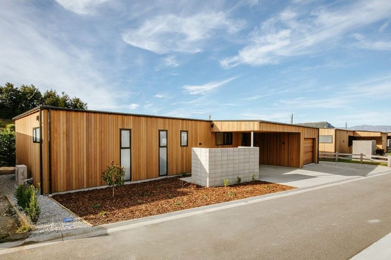 Photo of property in 13 Fern Burn Close, Wanaka, 9305