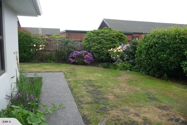 Photo of property in 35 Chipping Lane, Redwood, Christchurch, 8051