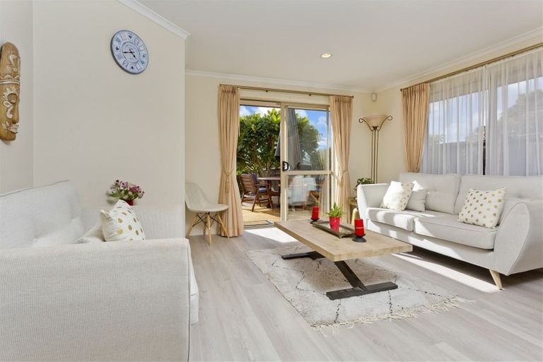 Photo of property in 5 Apsley Rise, Henderson, Auckland, 0612