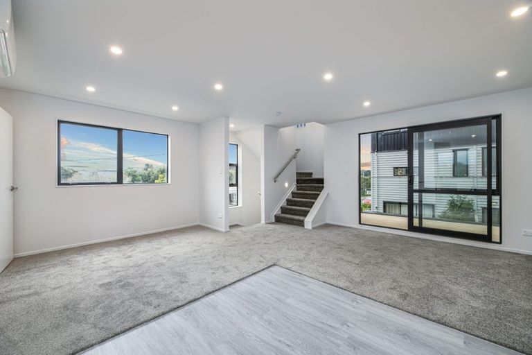 Photo of property in 1/17 Kingdale Road, Henderson, Auckland, 0610