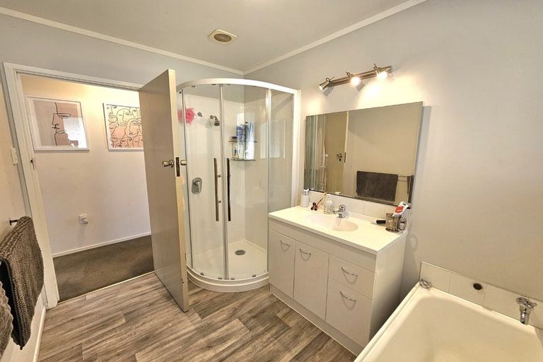 Photo of property in 235 Heta Road, Merrilands, New Plymouth, 4312