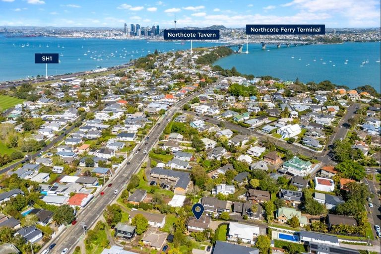 Photo of property in 11a Church Street, Northcote Point, Auckland, 0627