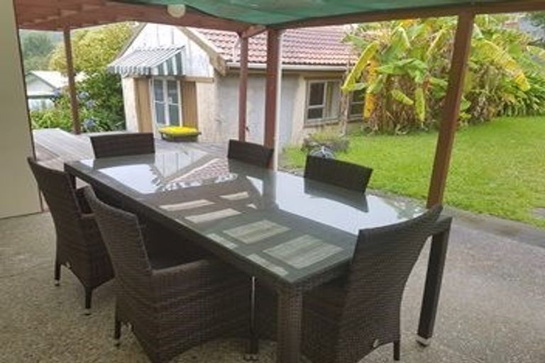 Photo of property in 25 Stottholm Road, Titirangi, Auckland, 0604