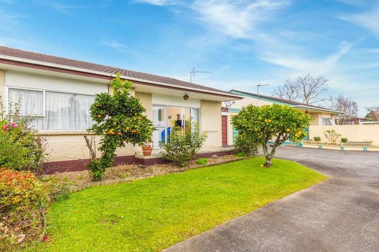 Photo of property in 2/50 Kenderdine Road, Papatoetoe, Auckland, 2025
