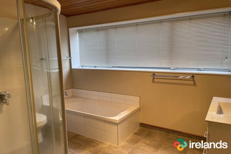 Photo of property in 17 Highfield Place, Avonhead, Christchurch, 8042