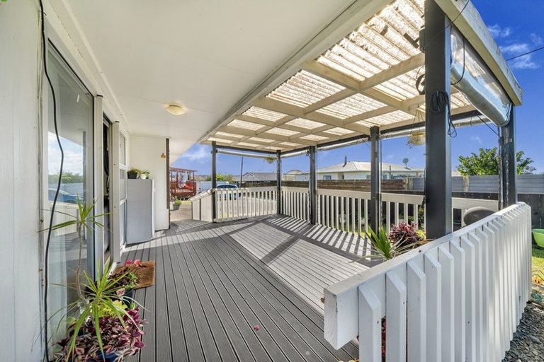 Photo of property in 2/56 Archibald Road, Kelston, Auckland, 0602