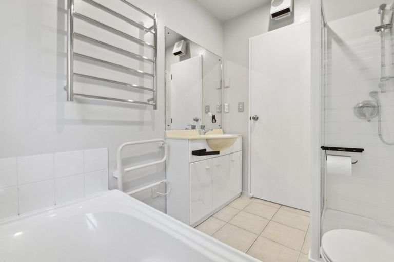 Photo of property in 2/24 Heathcote Road, Castor Bay, Auckland, 0620