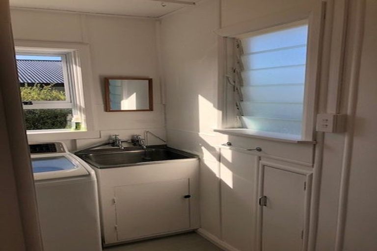 Photo of property in 39 Paynters Avenue, Strandon, New Plymouth, 4312