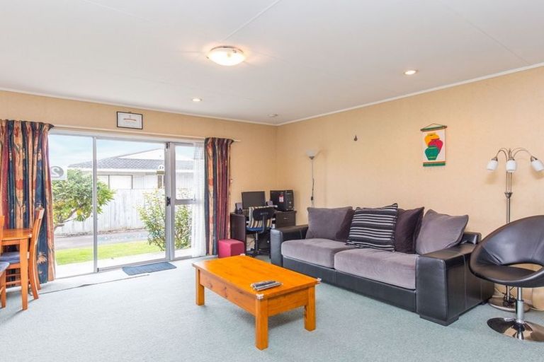 Photo of property in 2/50 Kenderdine Road, Papatoetoe, Auckland, 2025