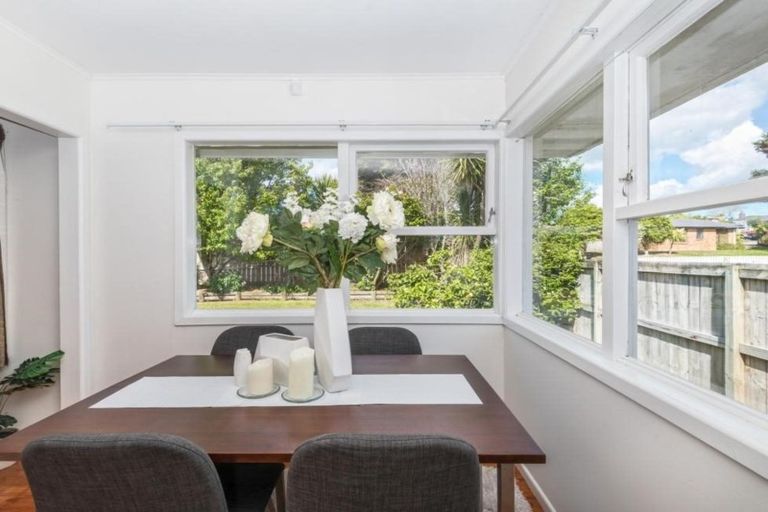 Photo of property in 6 Gill Avenue, Te Atatu Peninsula, Auckland, 0610