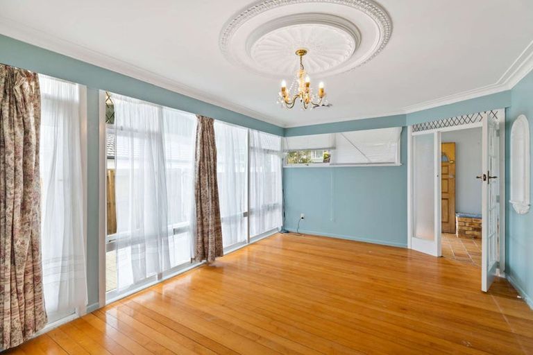 Photo of property in 57 Golf Road, New Lynn, Auckland, 0600