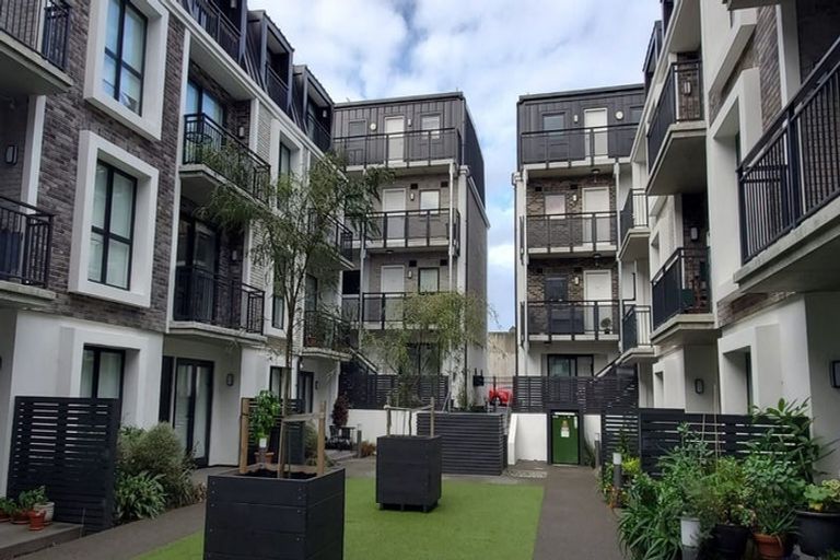 Photo of property in 16 Constable Street, Newtown, Wellington, 6021