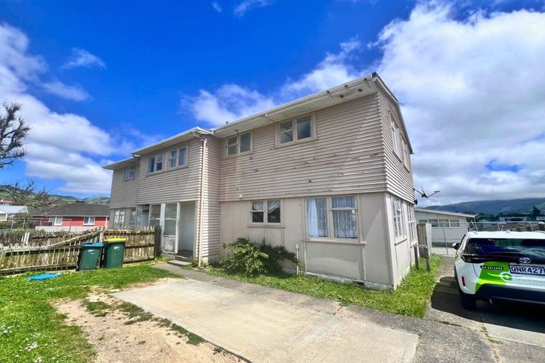 Photo of property in 5-7 Hazard Grove, Cannons Creek, Porirua, 5024