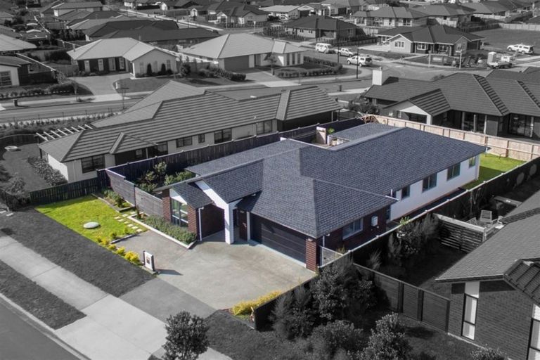 Photo of property in 21 Pohutukawa Parade, Riverhead, 0820