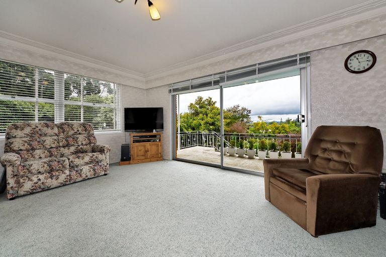 Photo of property in 2 Hilling Street, Titirangi, Auckland, 0604