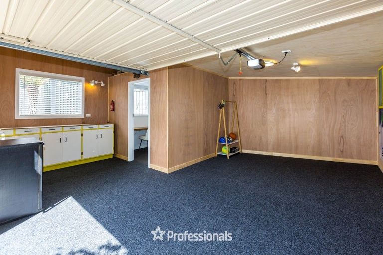 Photo of property in 6 Fendalton Crescent, Pinehaven, Upper Hutt, 5019