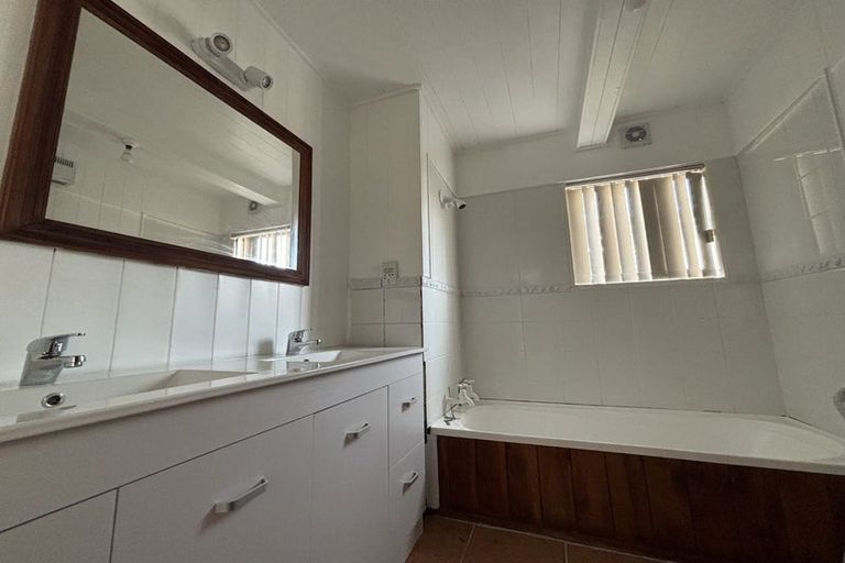 Photo of property in 96 Carnoustie Drive, Wattle Downs, Auckland, 2103